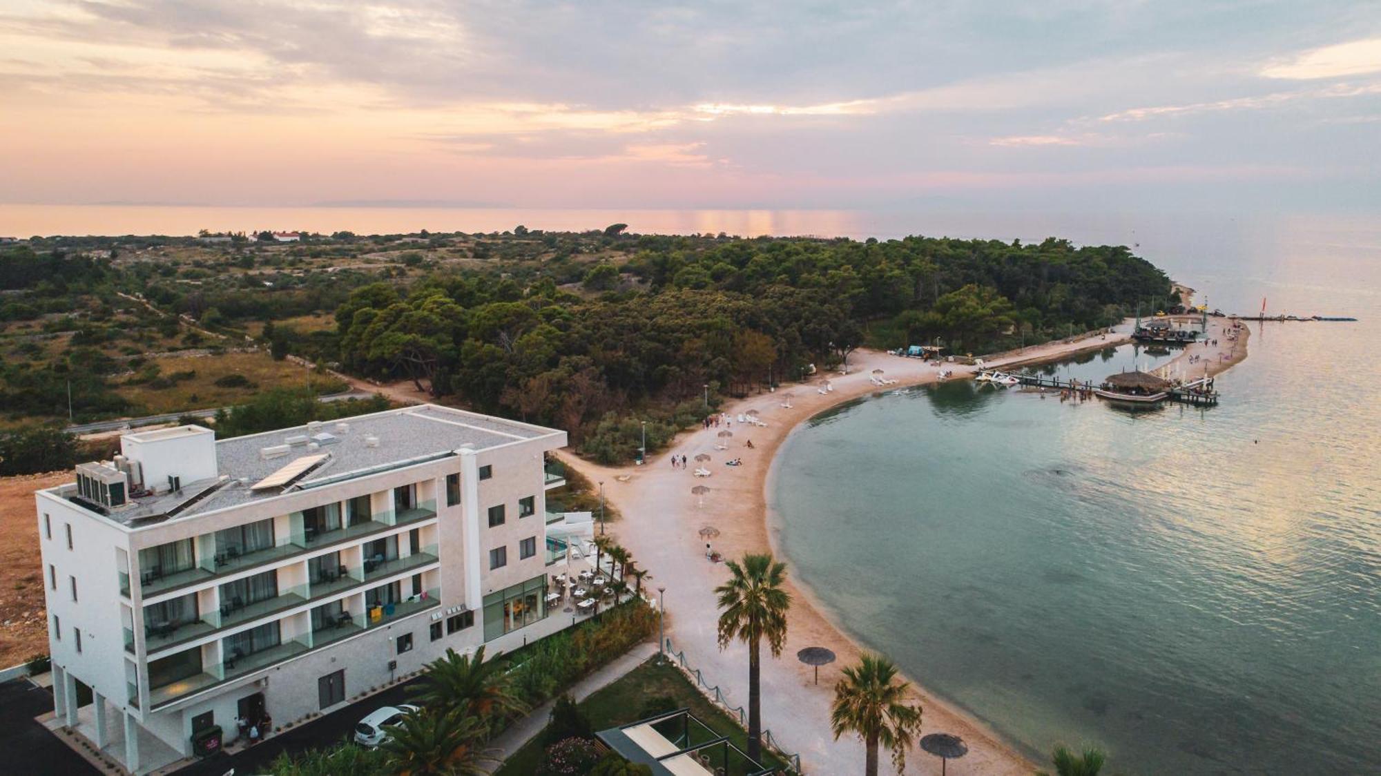 Kaneo Beach Hotel نوفاليا المظهر الخارجي الصورة