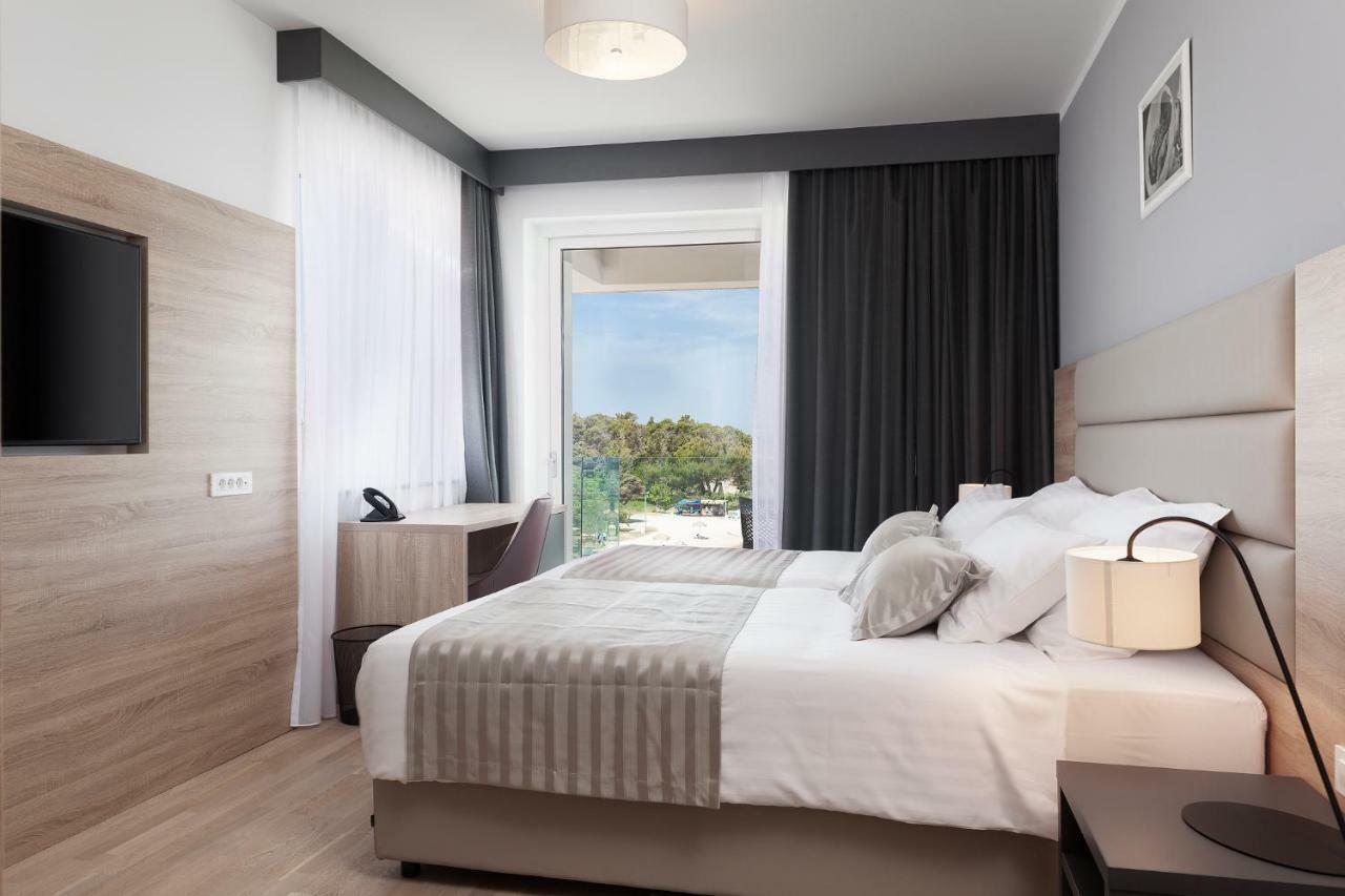 Kaneo Beach Hotel نوفاليا المظهر الخارجي الصورة