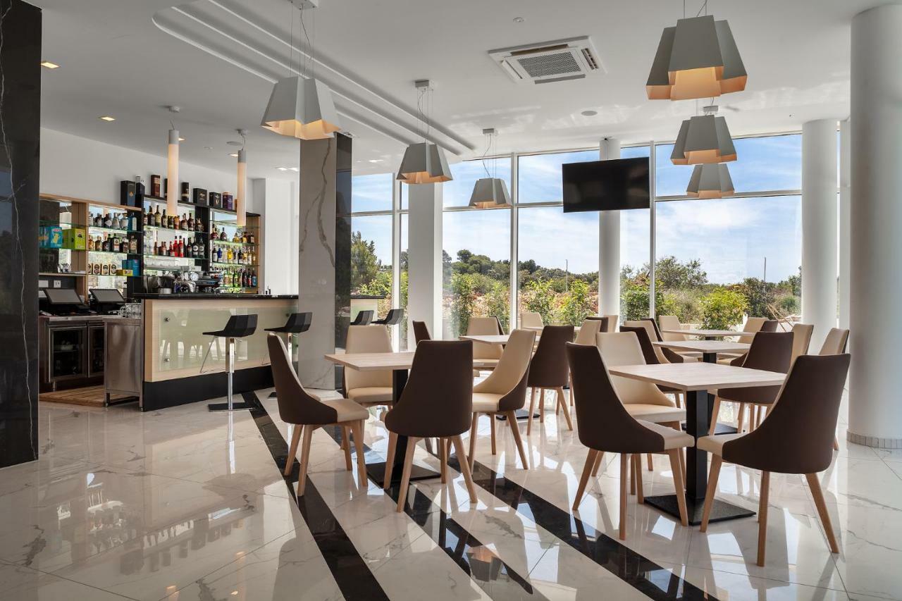 Kaneo Beach Hotel نوفاليا المظهر الخارجي الصورة