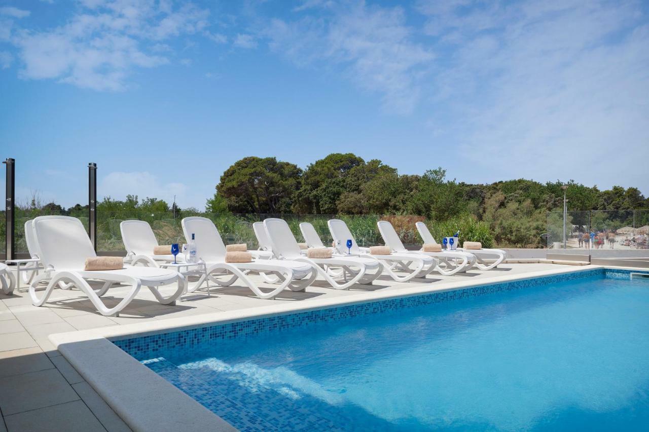Kaneo Beach Hotel نوفاليا المظهر الخارجي الصورة